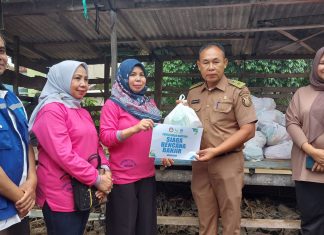 DWP Unila Adakan Bakti Sosial untuk Korban Banjir di Bandar Lampung