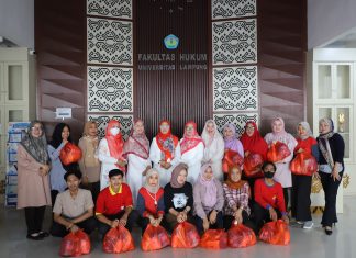 Dharma Wanita Fakultas Hukum Unila Gelar Acara Tahunan “Penyerahan Bingkisan Lebaran”