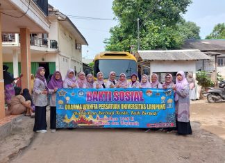 DWP Unila Gelar Bakti Sosial Ramadhan, Bagikan 170 Paket di Dua Lokasi