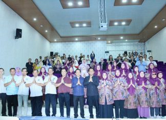 DWP FKIP Unila Gelar Penyerahan Bingkisan Lebaran dan Bhakti Sosial Ramadhan