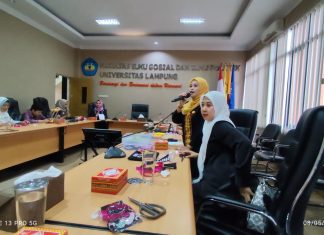 Pertemuan Rutin dan Arisan DWP Unsur Pelaksana FISIP Unila, Pererat Silaturahmi melalui Kreativitas Budaya Lokal
