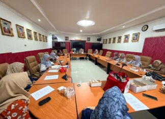 DWP Unsur Pelaksana Fakultas Hukum Unila Gelar Rapat Rutin dan Arisan Pererat Silaturahmi Anggota